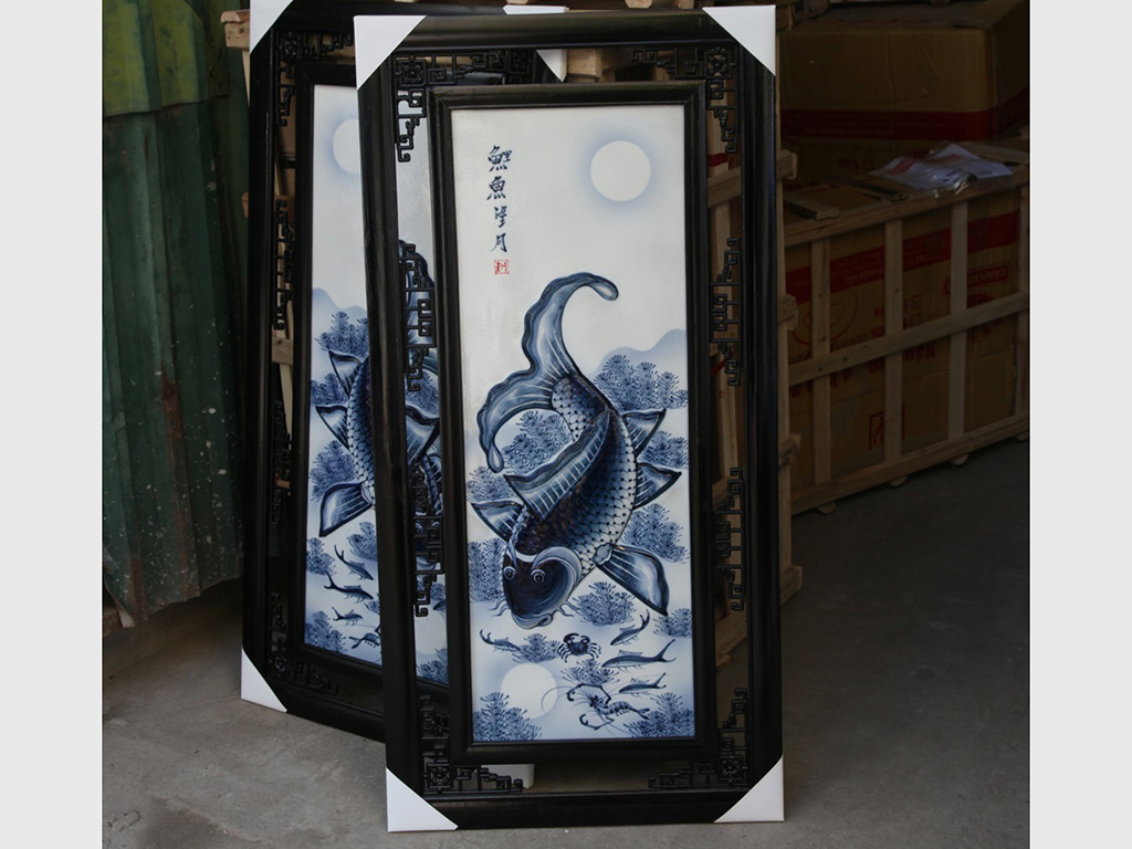 Tranh đắp nổi cá chép trông trăng men lam cao 1m rộng 50cm 2