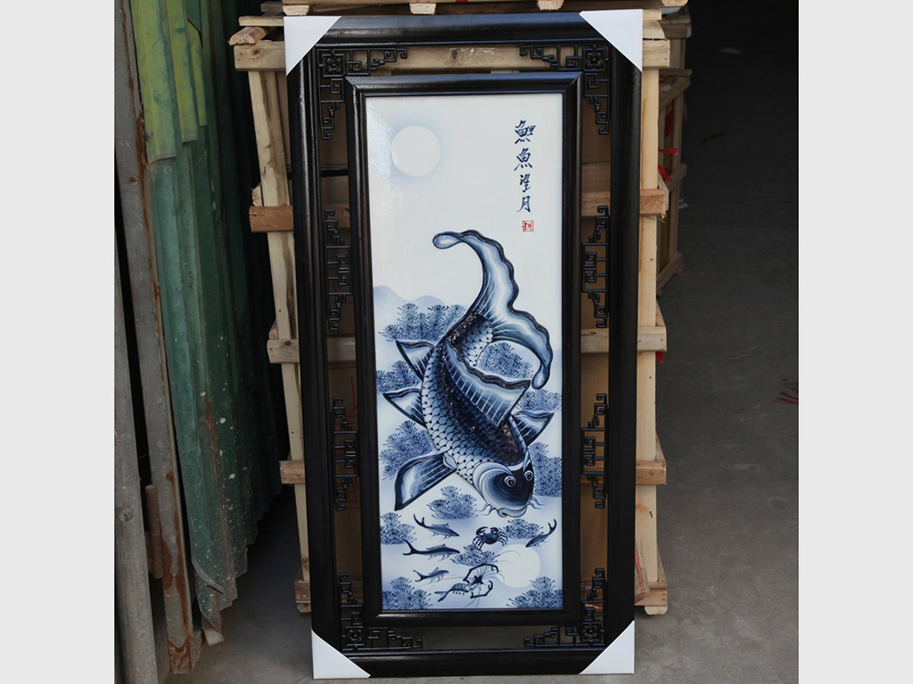 Tranh đắp nổi cá chép trông trăng men lam cao 1m rộng 50cm 3