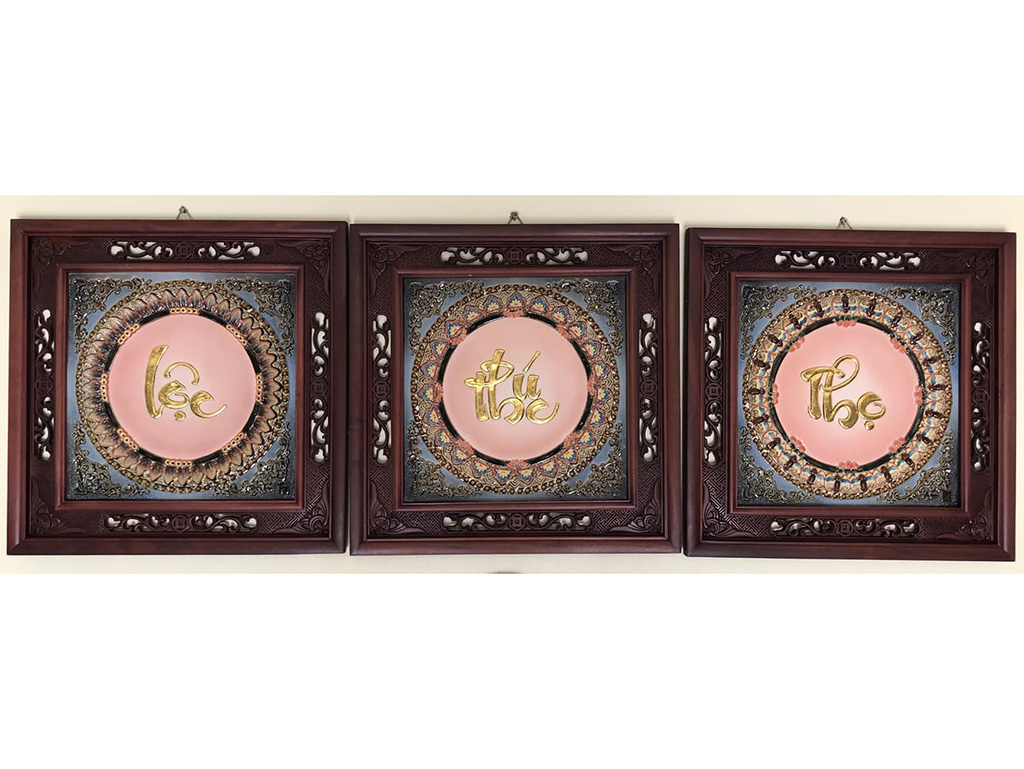 Tranh sứ chữ Phúc Lộc Thọ dát vàng 1