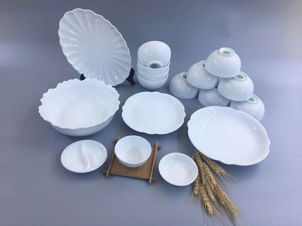 Bộ b&aacute;t đĩa sứ B&aacute;t Tr&agrave;ng men trắng TABDT02