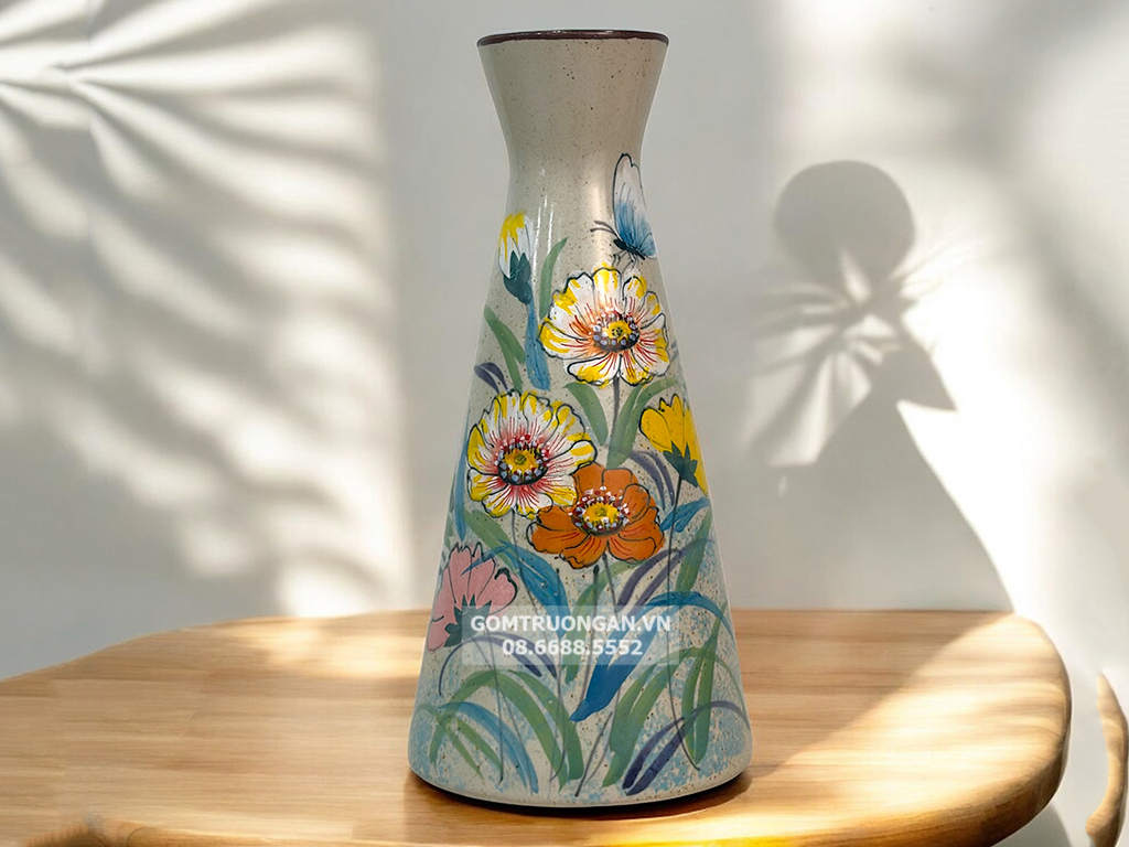 Lọ hoa men tiêu 3D cắm hoa dáng chai vát vẽ tay hoa bươm bướm 1