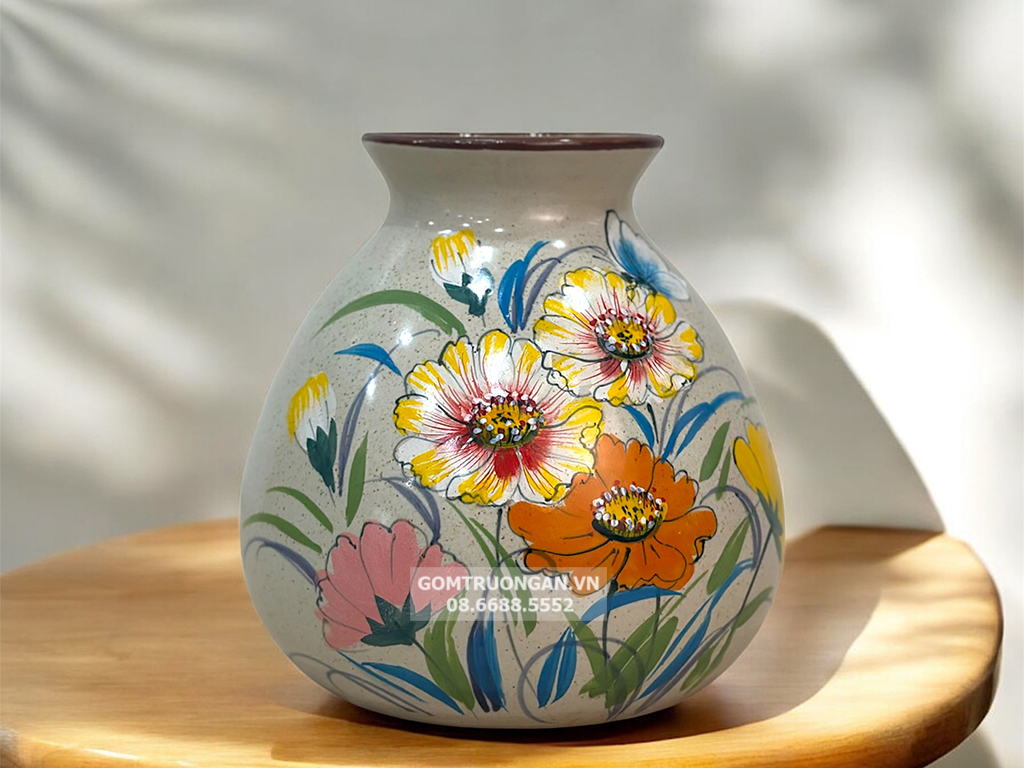 Lọ hoa men tiêu 3D dáng giỏ cua vẽ tay hoa bươm bướm 1