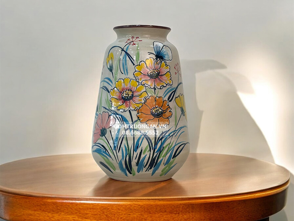 Lọ hoa men bóng 3D dáng phích vát đáy vẽ tay hoa bươm bướm 1