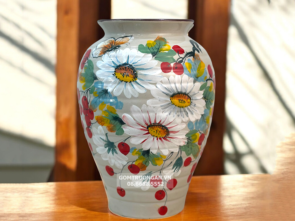 Lọ hoa men tiêu 3D dáng vò tròn ganh to vẽ tay hoa cúc họa mi trắng 1