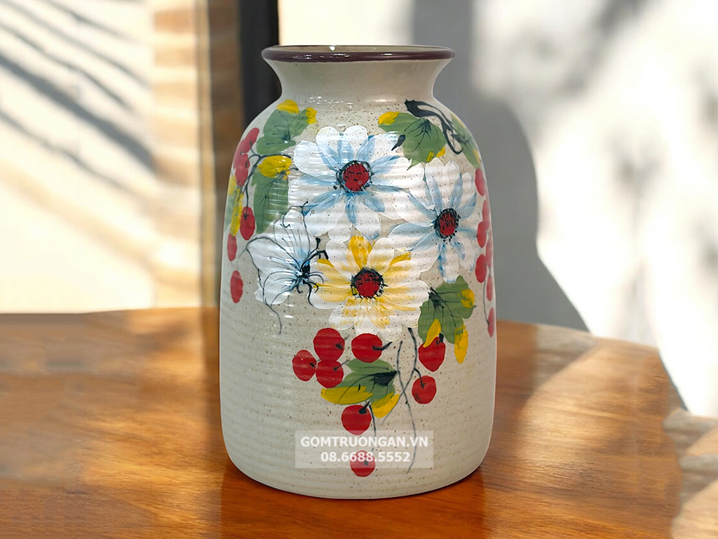 Lọ hoa men tiêu 3D dáng phích ganh nhỏi vẽ tay hoa cúc họa mi trắng 1