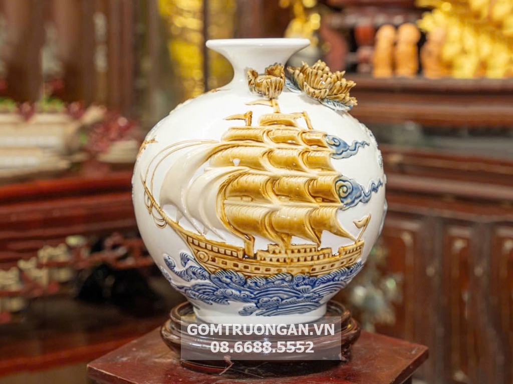 Bình hút lộc đắp nổi Bát Tràng Thuận Buồm Xuôi Gió 27cm 1