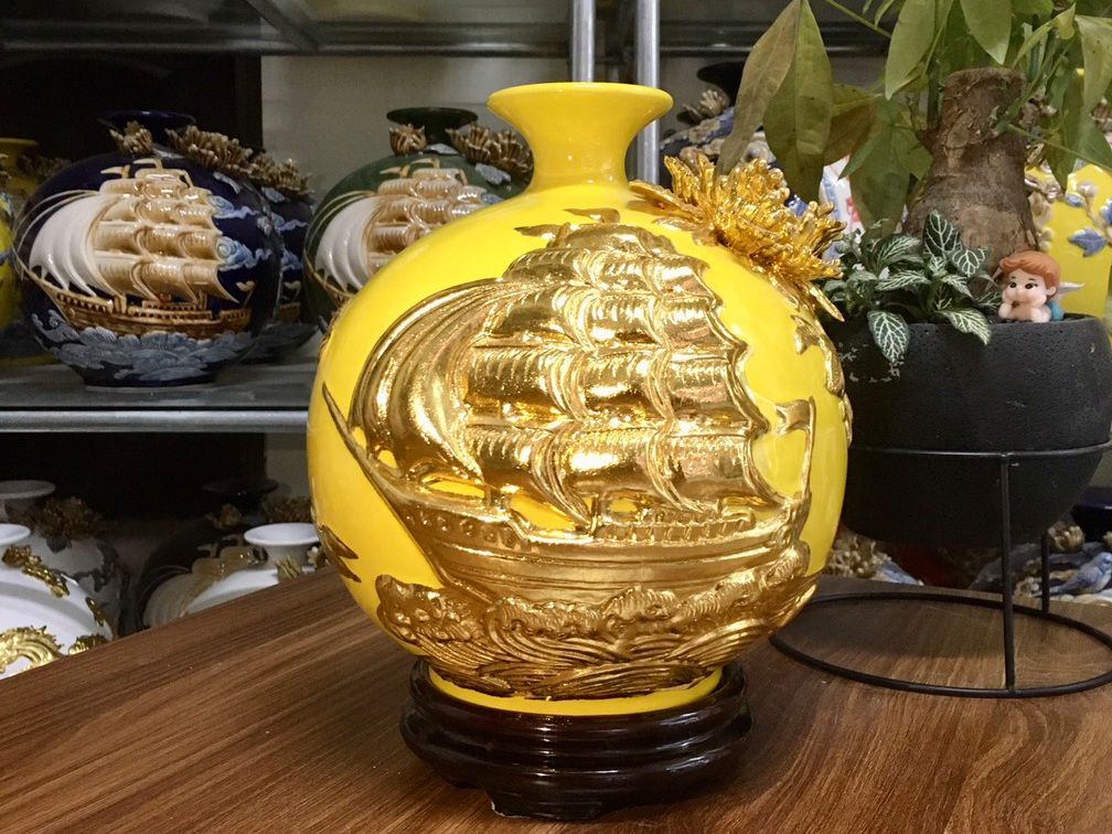 Bình hút lộc mệnh kim đắp nổi dát vàng Thuận Buồm Xuôi Gió 21cm 2