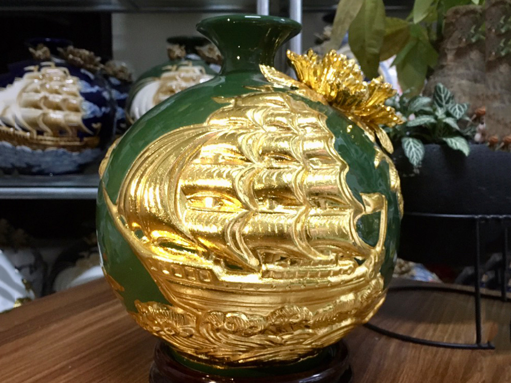 Bình hút lộc mệnh mộc đắp nổi dát vàng Thuận Buồm Xuôi Gió 21cm 2