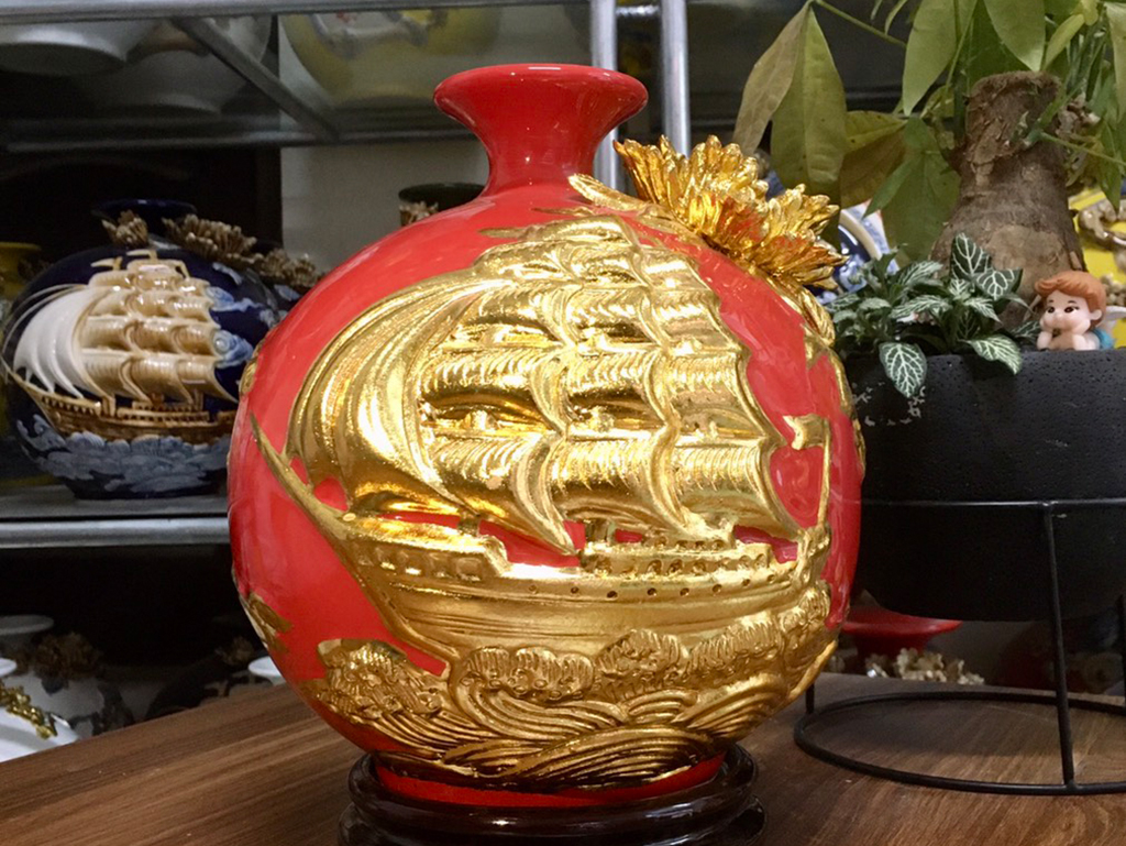 Bình hút lộc mệnh hỏa đắp nổi dát vàng Thuận Buồm Xuôi Gió 21cm 2