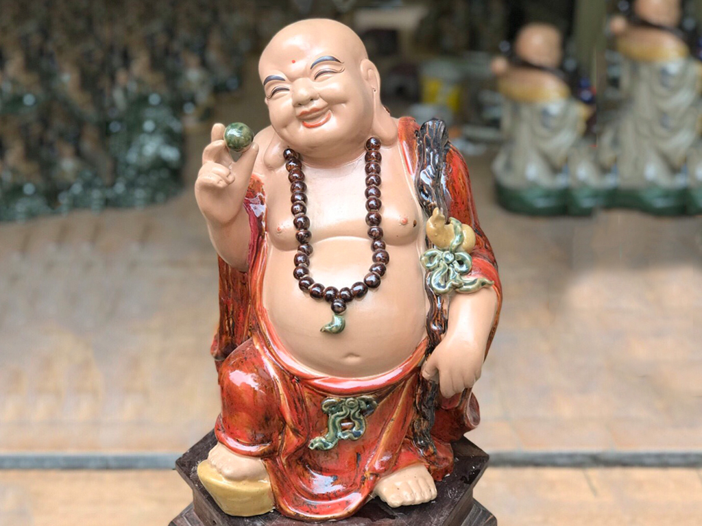 Tượng sứ Di lặc men màu dáng đứng cầm ngọc cao 43cm 2