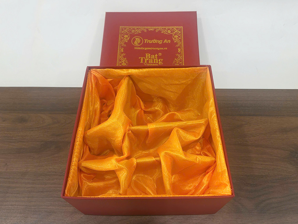 Hộp xi lót lụa vàng ấm chén cao cấp Bát Tràng 3