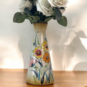 Lọ hoa men bóng 3D dáng chai vát vẽ tay hoa bươm bướm