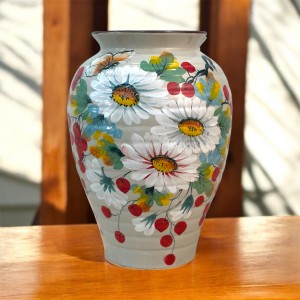 Lọ hoa men tiêu 3D dáng vò tròn ganh to vẽ tay hoa cúc họa mi trắng