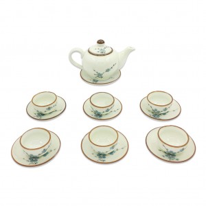 Ấm chén Bát Tràng men kem hoa đào xanh dáng quả hồng