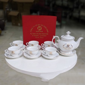 Ấm chén in logo vàng kim Phú Quý