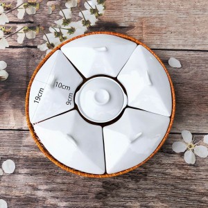 Khay mứt sứ men trắng 5 cánh lá gân đế mây