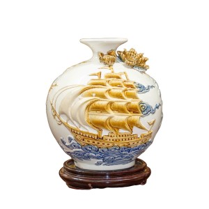 Bình hút lộc đắp nổi Bát Tràng Thuận Buồm Xuôi Gió 27cm