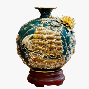 Bình hút lộc đắp nổi Thuận Buồm Xuôi Gió men xanh mallard 30cm vẽ vàng