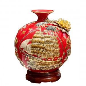 Bình hút lộc đắp nổi Thuận Buồm Xuôi Gió men đỏ 26cm vẽ vàng