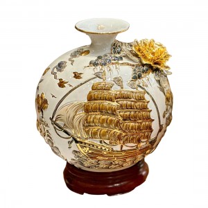 Bình hút lộc đắp nổi Thuận Buồm Xuôi Gió men trắng 26cm vẽ vàng