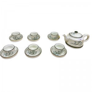 Bộ ấm chén Bát Tràng men kem dáng vuông vẽ hoa sen xanh