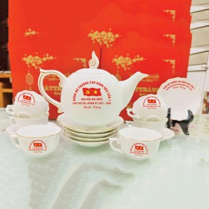 Bộ ấm chén in logo Đảng bộ Trường Cao Đẳng Hậu Cần 1