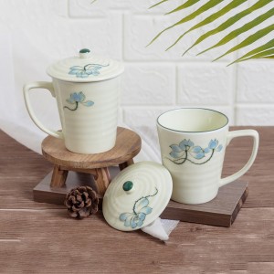 Combo 2 cốc sứ có nắp đậy uống nước vẽ hoa sen xanh