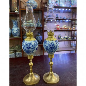 Đèn dầu men lam vẽ hoa sen dáng quả lê to