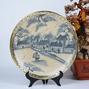 Đĩa cảnh trang trí men rạn bọc đồng vẽ Phố cổ 35cm