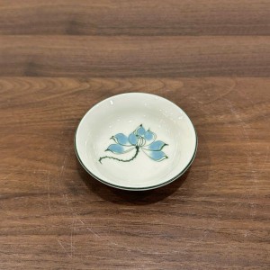 Đĩa đựng gia vị tròn men kem vẽ hoa sen xanh