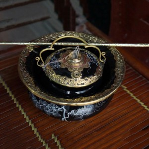 Điếu bát men xanh đen mệnh Mộc bọc đồng