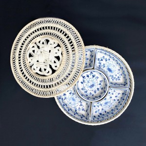 Khay mứt mây vẽ hoa phù dung màu xanh