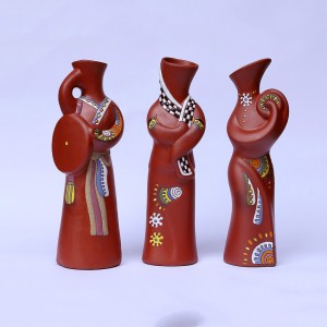 Lọ hoa gốm Bát Tràng ba cô gái Bắc Trung Nam