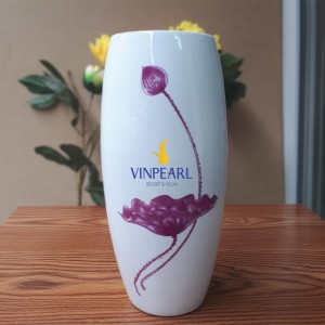Lọ hoa sứ men trắng in logo dáng boom vẽ sen S2