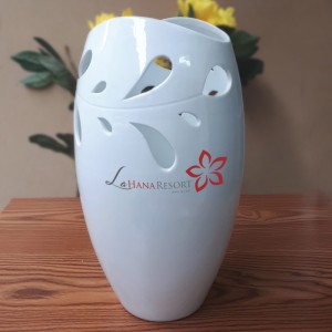 Lọ hoa sứ men trắng in logo dáng miệng cá S1