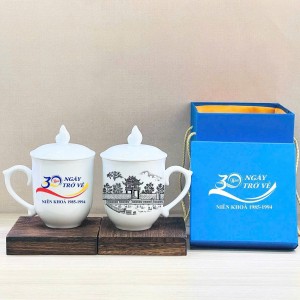 Ly sứ men trắng dáng bầu nắp ngọn lửa