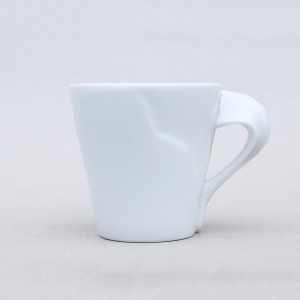 Ly sứ men trắng quai xoắn 200ml