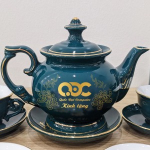 Bộ ấm trà men xanh cổ vịt Vinh hoa Phú Quý in logo máy tính Quốc Đạt
